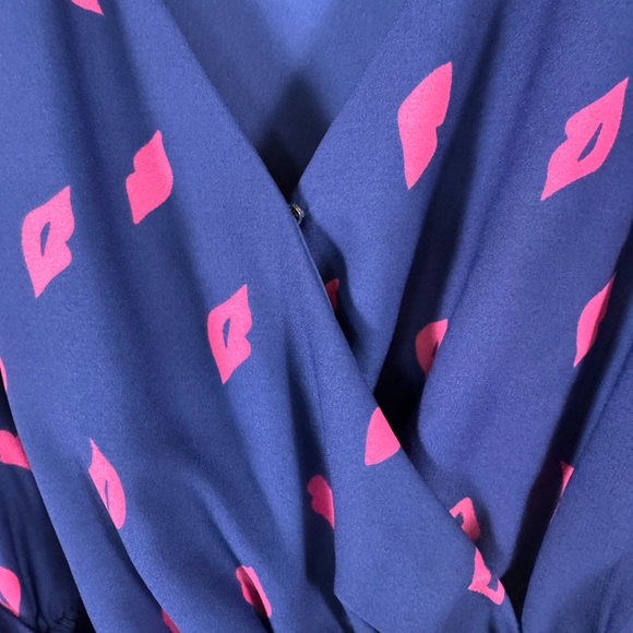 ModCloth Fits of Bliss Flutter Sleeve Dress Womens Medium Lipstick Print Flirty - Picture 5 of 15